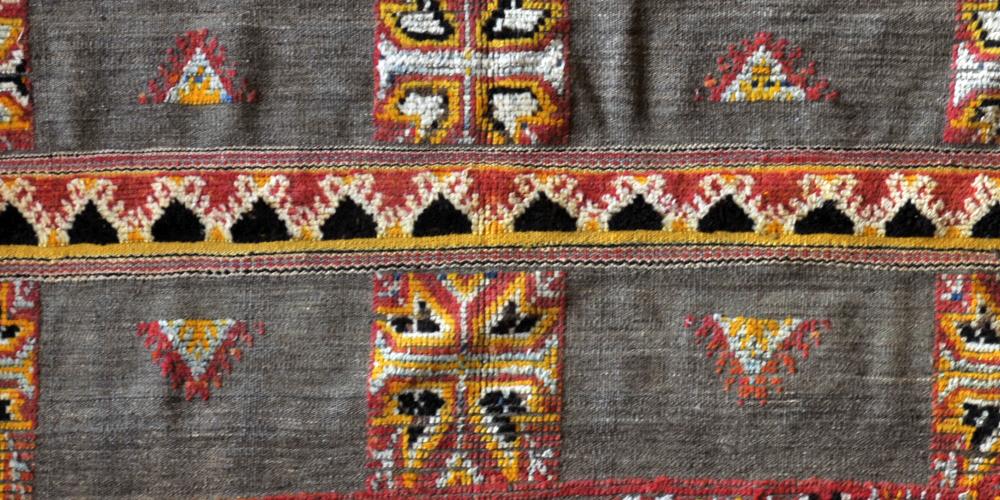 old or antique Ait Ouaouzguite high atlas moroccan rug