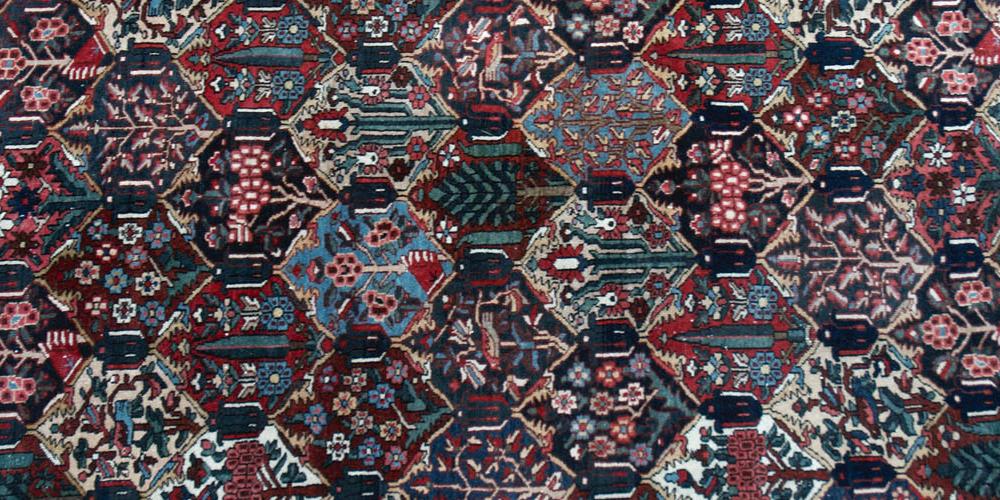 Old Bachtiari tribal Persian Carpet