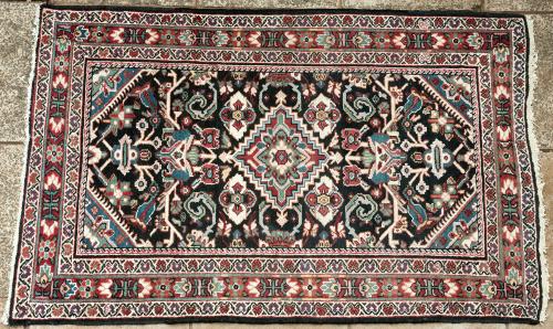 Mahal Persian rug