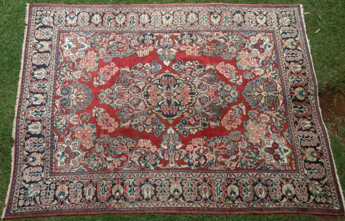 Old Sarouk Mahal Persian carpet